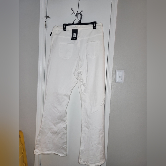 White Fashion Nova stretch flare jeans - Picture 2 of 4